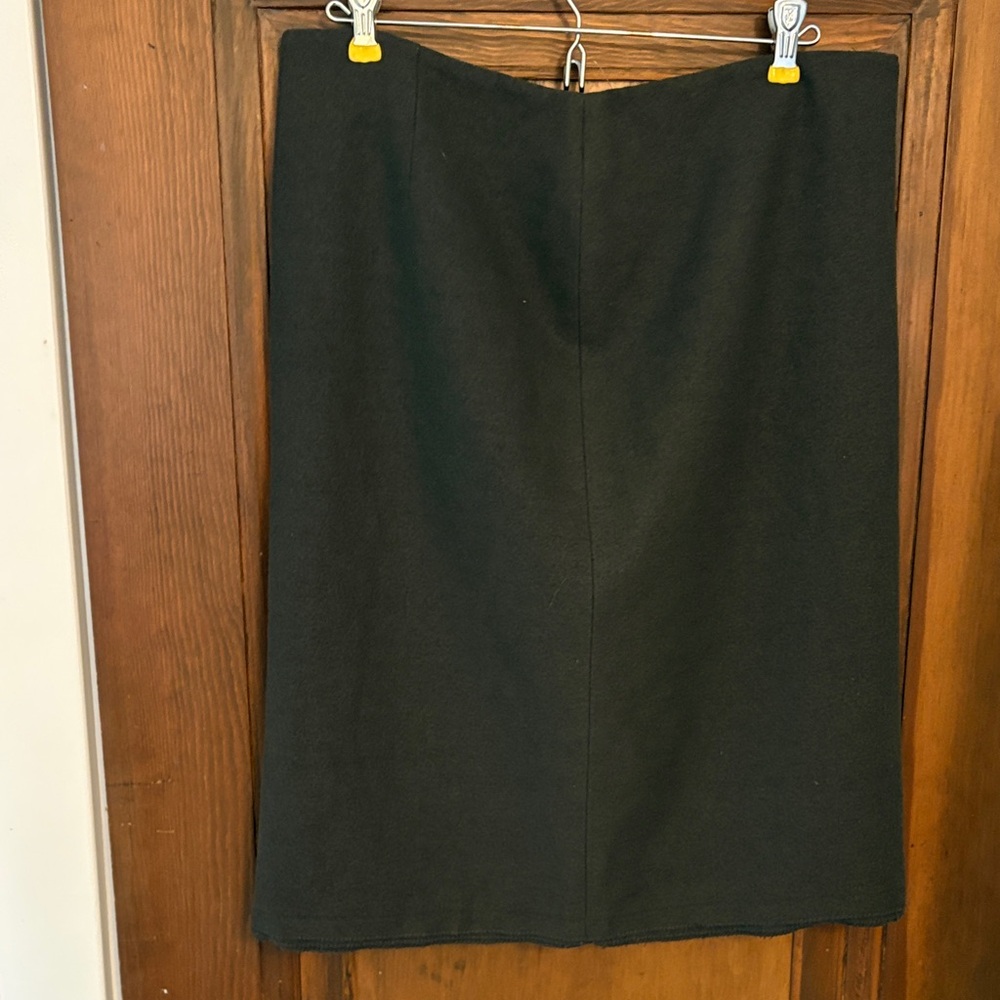 Classic Black Women's Skirt - Timeless Pencil Style